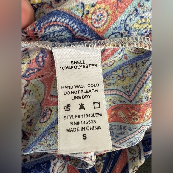 W5 Women's Multicolor Patterned Top - Picture 9 of 9